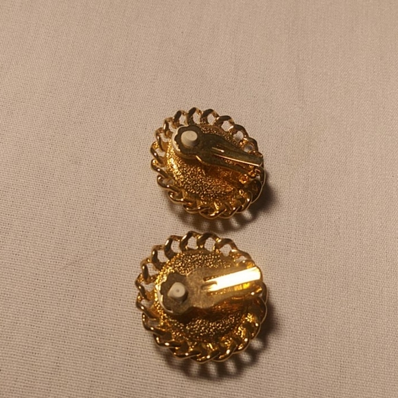 Avon Bold Gold Tone Chain CLIP Earrings - Picture 2 of 4